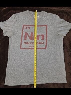 Gray and Red Vintage Graphic Crew Neck T-Shirt Nintendo